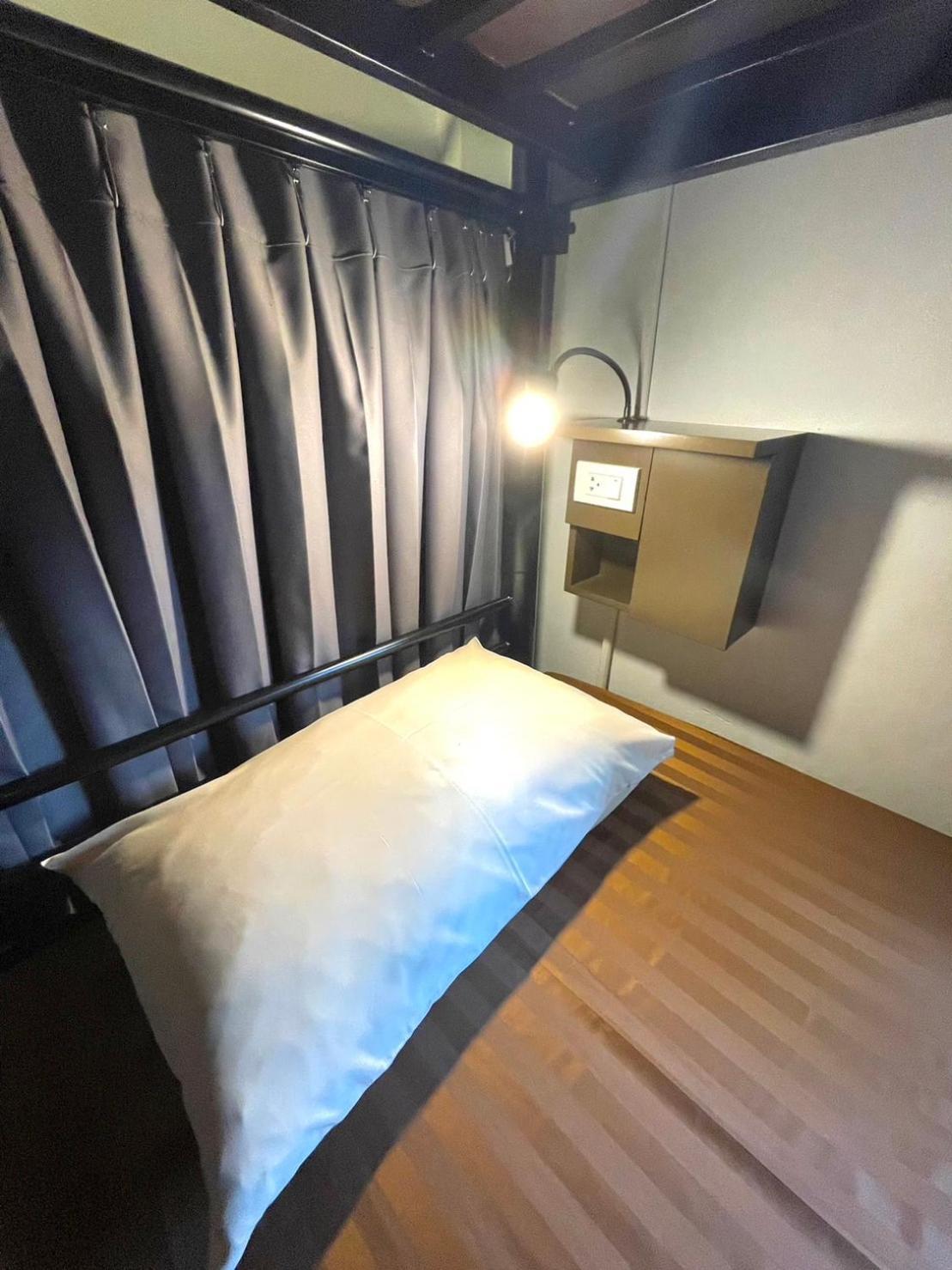 Inn Trog And Inn Soi (Adults Only) Bangkok Luaran gambar